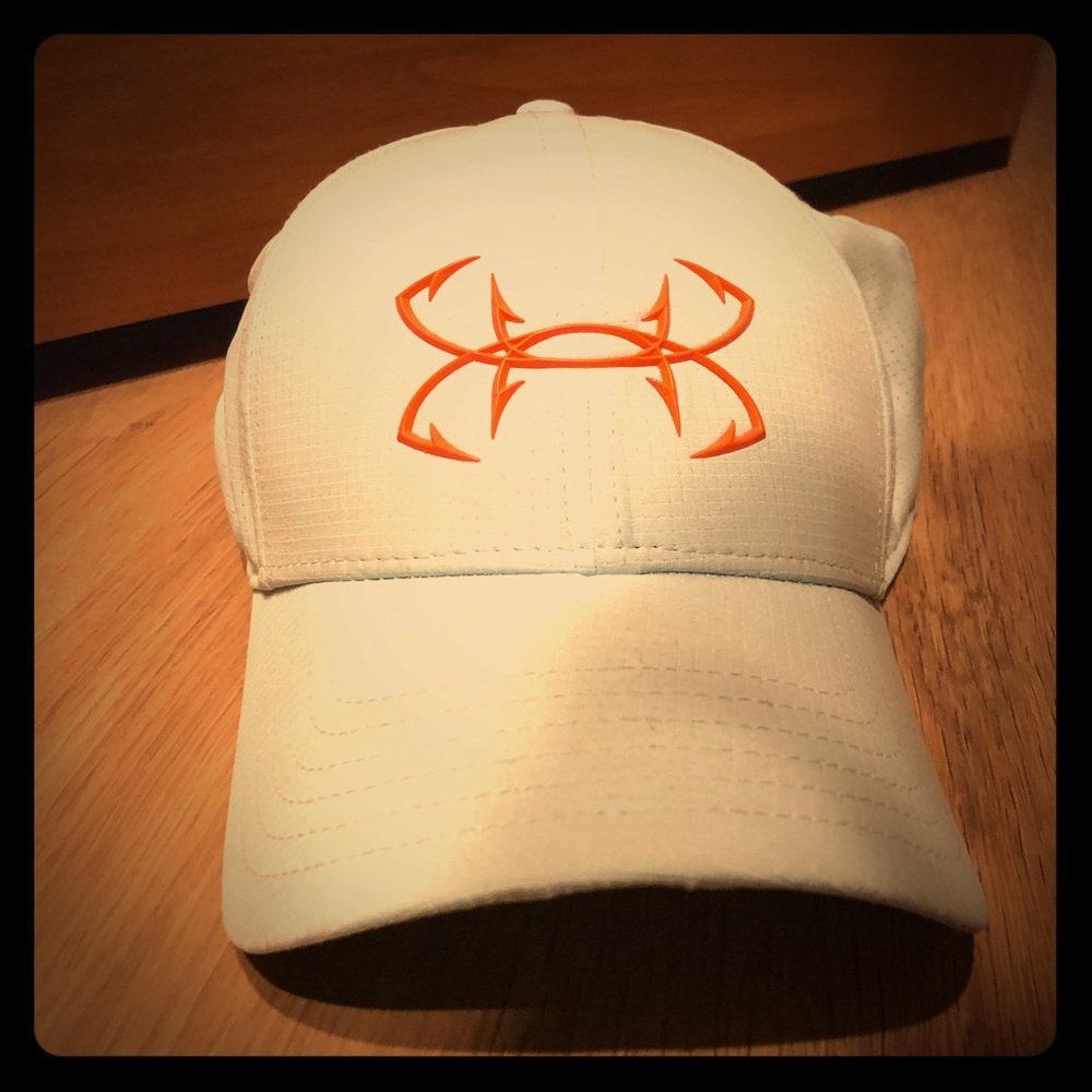 Under Armour fitted women’s hat